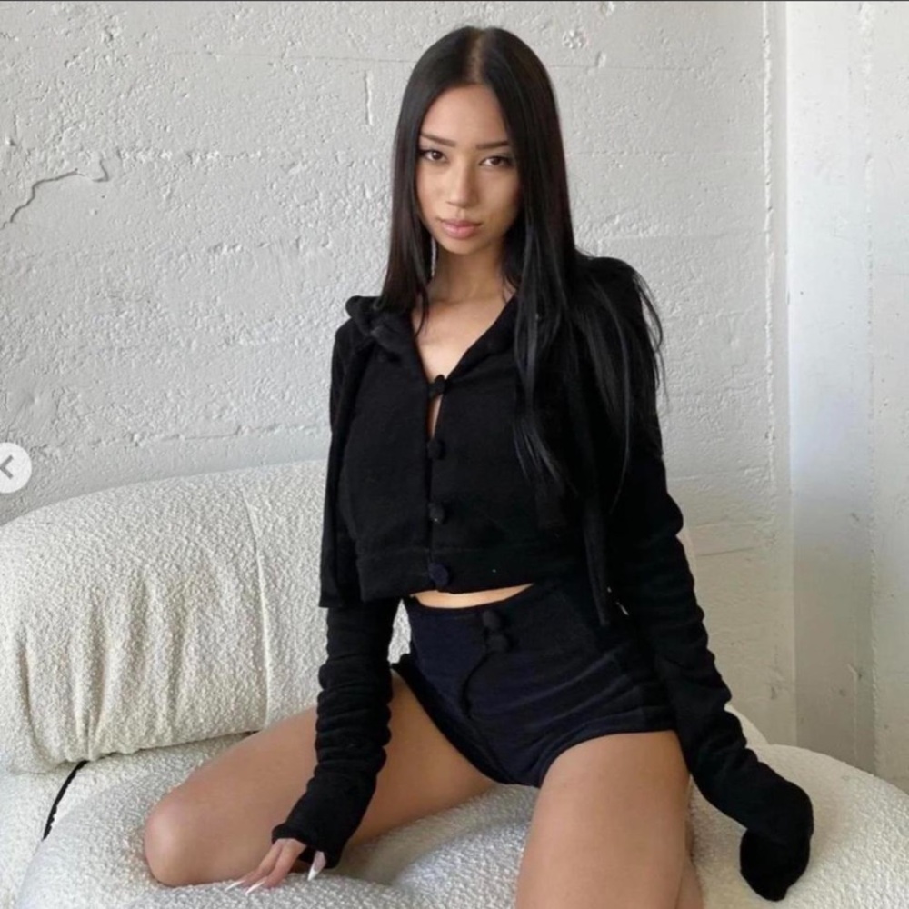 ARE YOU AM I cropped sweater hoodie with cute covered buttons